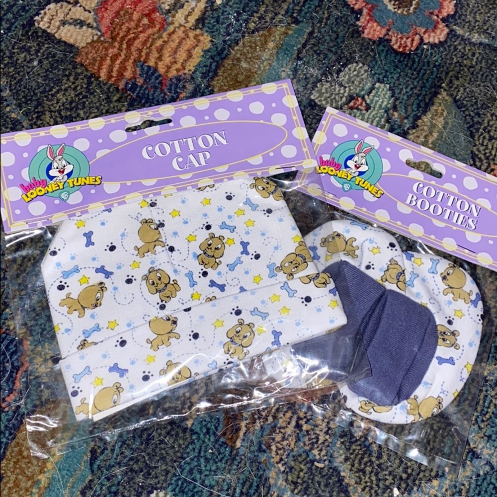 Looney Tunes Cotton Cap and Cotton Booties
